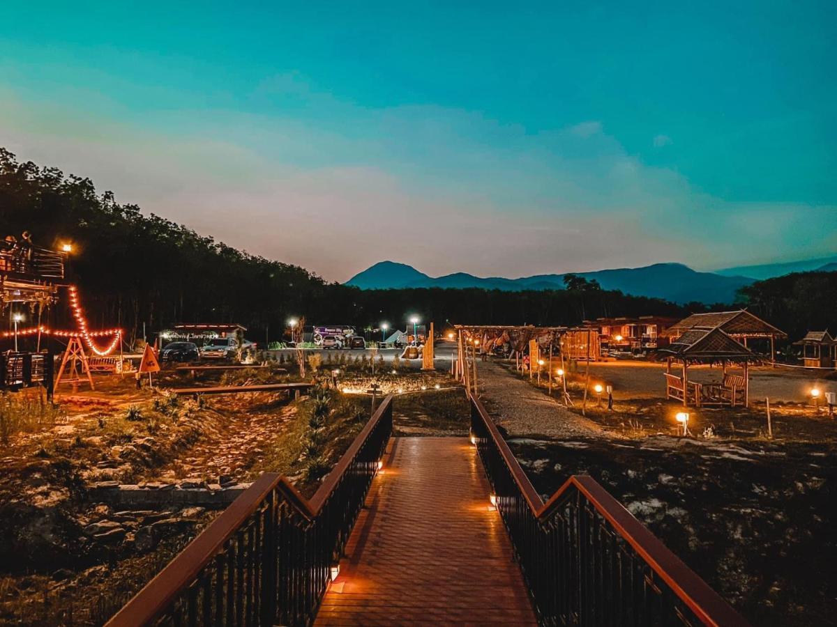 ไร่นาบัวหลวง คาเฟ่ & ฟาร์มสเตย์ Raina Bualuang Cafe & Farm Stay Ban Na No ภายนอก รูปภาพ