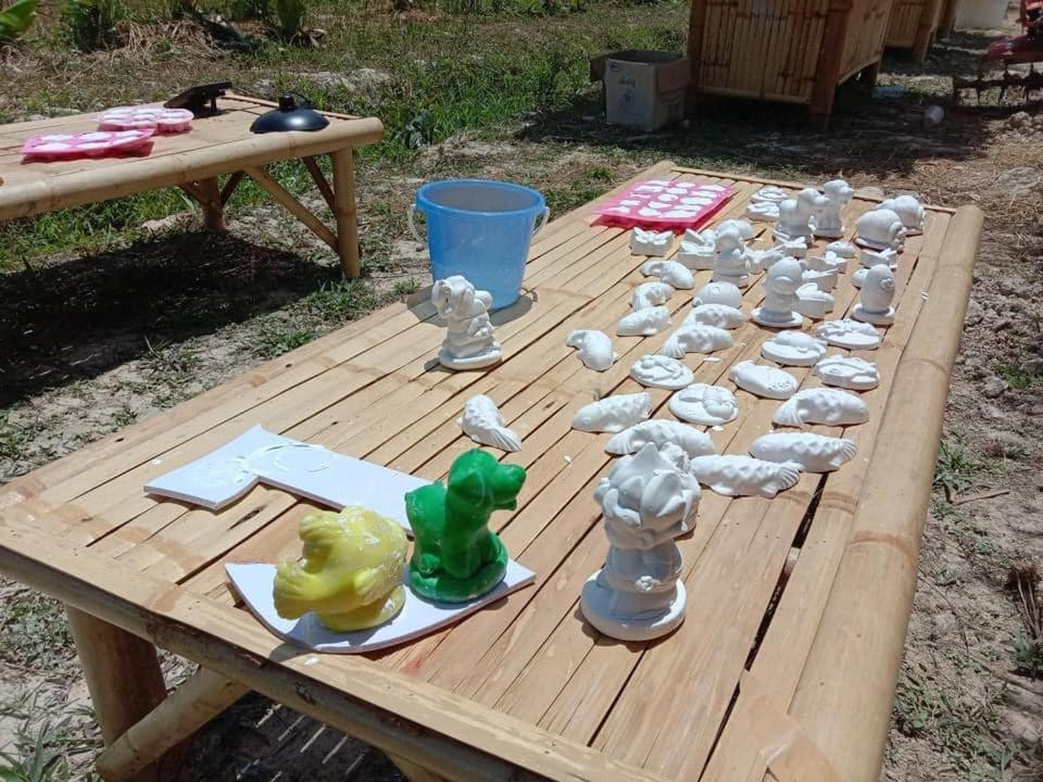ไร่นาบัวหลวง คาเฟ่ & ฟาร์มสเตย์ Raina Bualuang Cafe & Farm Stay Ban Na No ภายนอก รูปภาพ