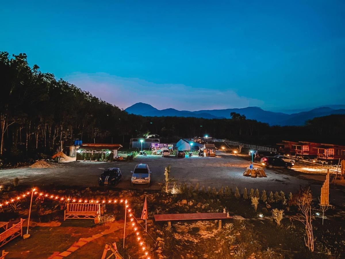 ไร่นาบัวหลวง คาเฟ่ & ฟาร์มสเตย์ Raina Bualuang Cafe & Farm Stay Ban Na No ภายนอก รูปภาพ