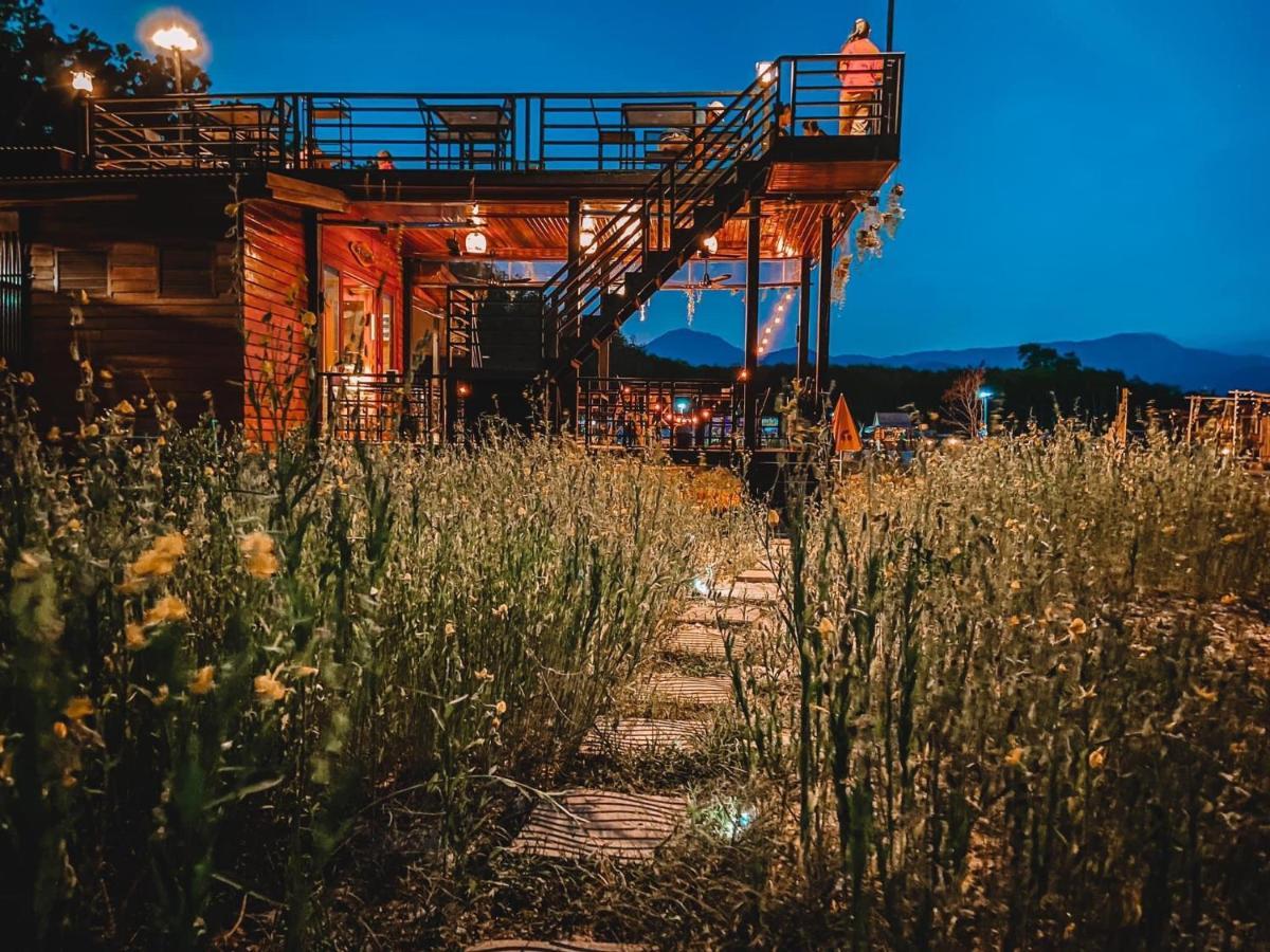 ไร่นาบัวหลวง คาเฟ่ & ฟาร์มสเตย์ Raina Bualuang Cafe & Farm Stay Ban Na No ภายนอก รูปภาพ