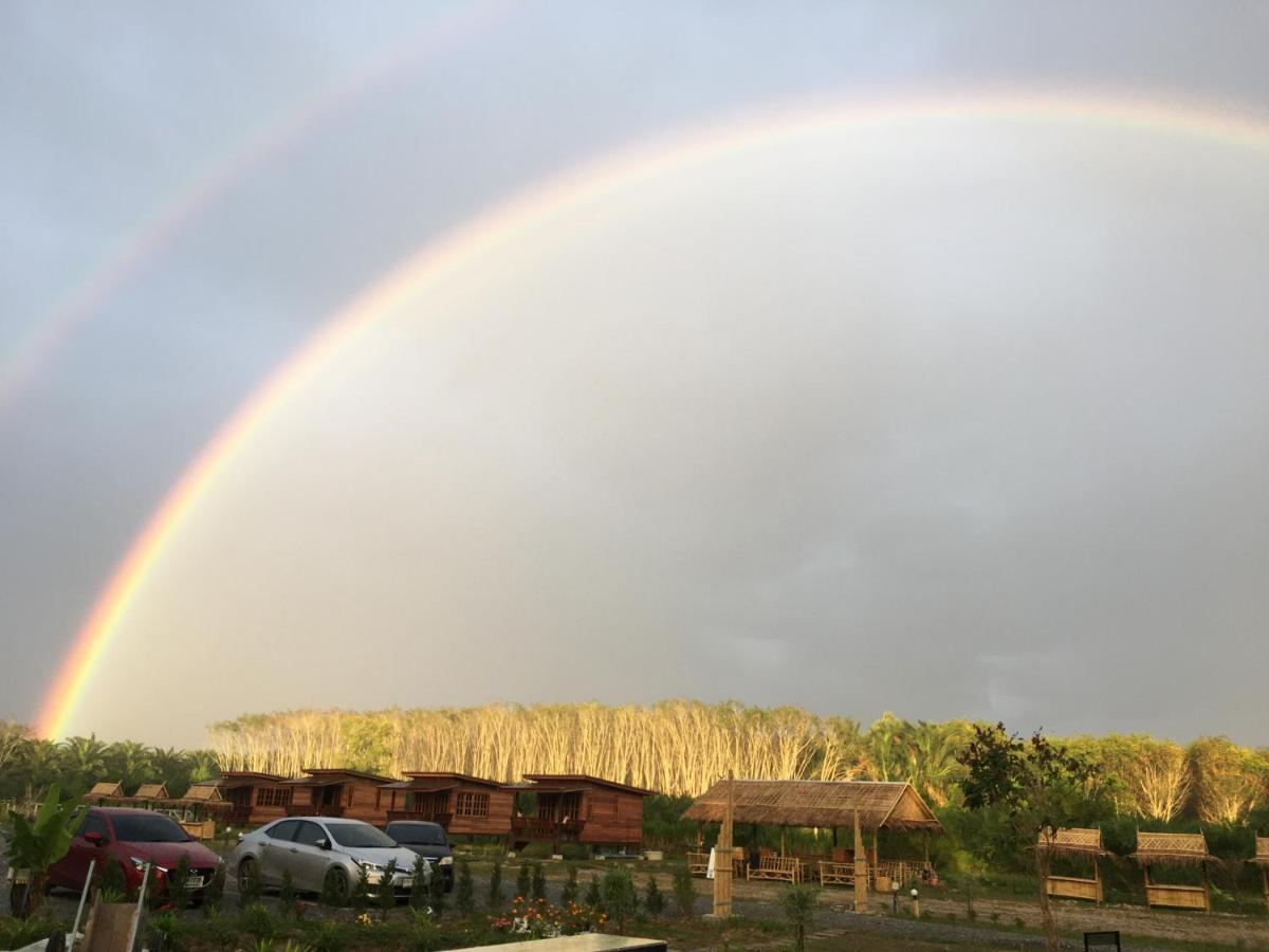 ไร่นาบัวหลวง คาเฟ่ & ฟาร์มสเตย์ Raina Bualuang Cafe & Farm Stay Ban Na No ภายนอก รูปภาพ