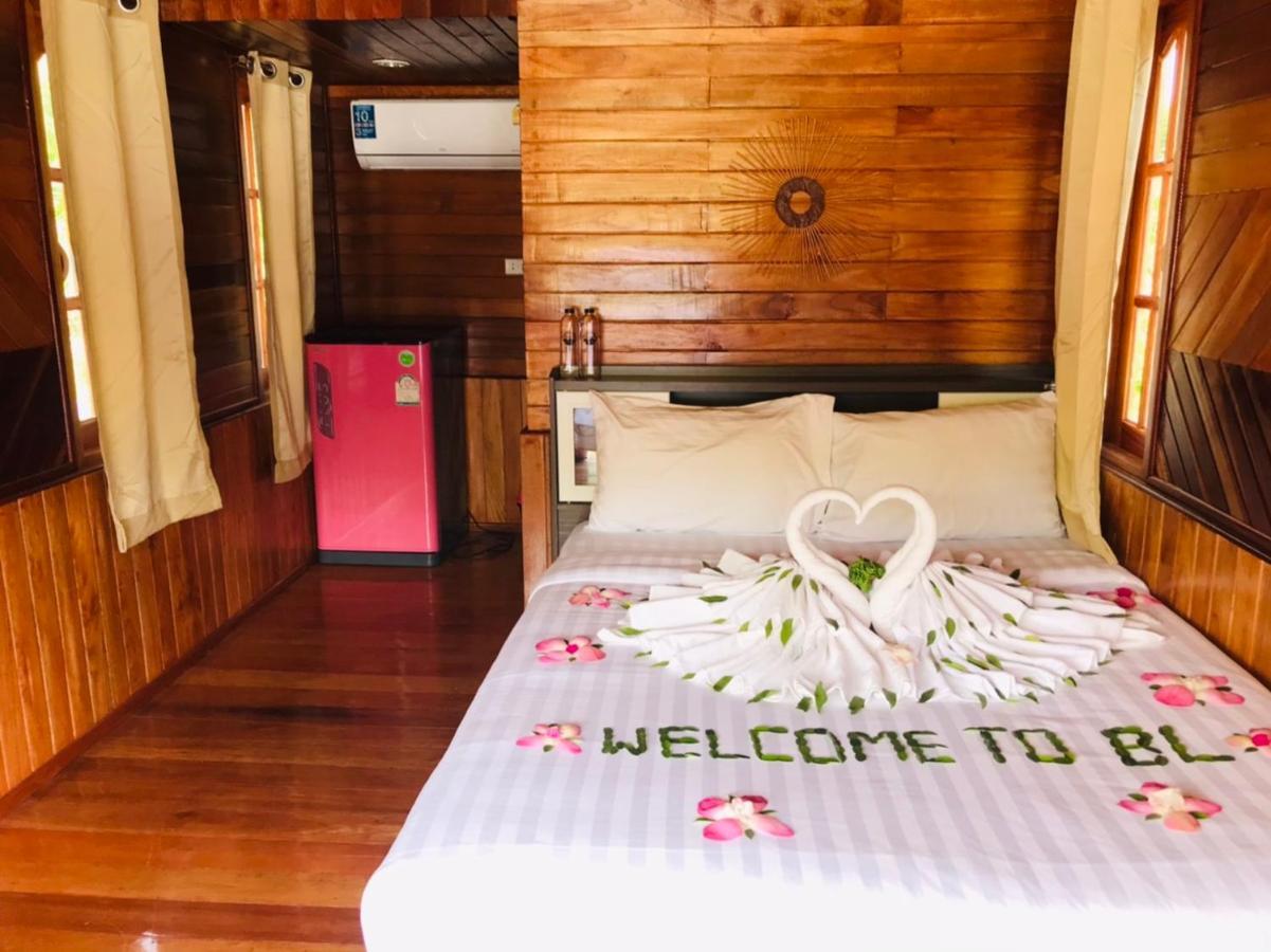 ไร่นาบัวหลวง คาเฟ่ & ฟาร์มสเตย์ Raina Bualuang Cafe & Farm Stay Ban Na No ภายนอก รูปภาพ