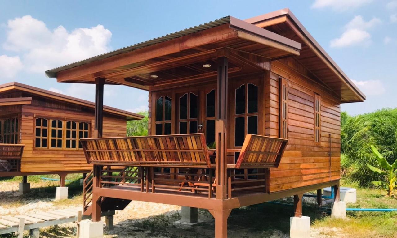 ไร่นาบัวหลวง คาเฟ่ & ฟาร์มสเตย์ Raina Bualuang Cafe & Farm Stay Ban Na No ภายนอก รูปภาพ