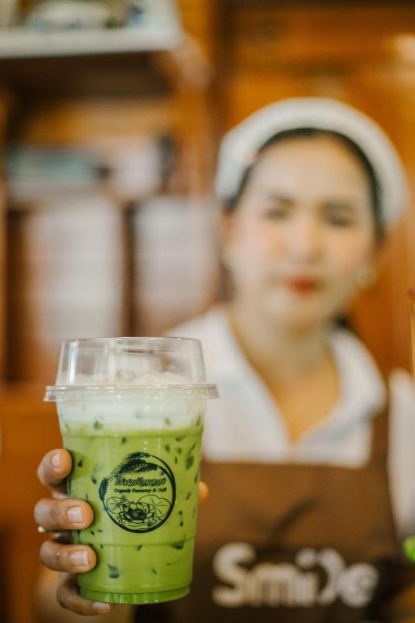 ไร่นาบัวหลวง คาเฟ่ & ฟาร์มสเตย์ Raina Bualuang Cafe & Farm Stay Ban Na No ภายนอก รูปภาพ