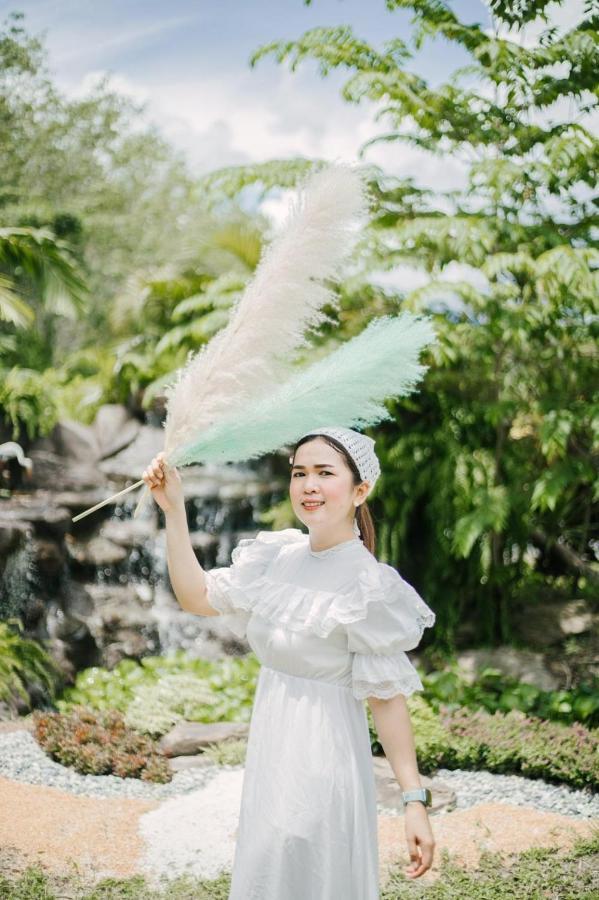 ไร่นาบัวหลวง คาเฟ่ & ฟาร์มสเตย์ Raina Bualuang Cafe & Farm Stay Ban Na No ภายนอก รูปภาพ
