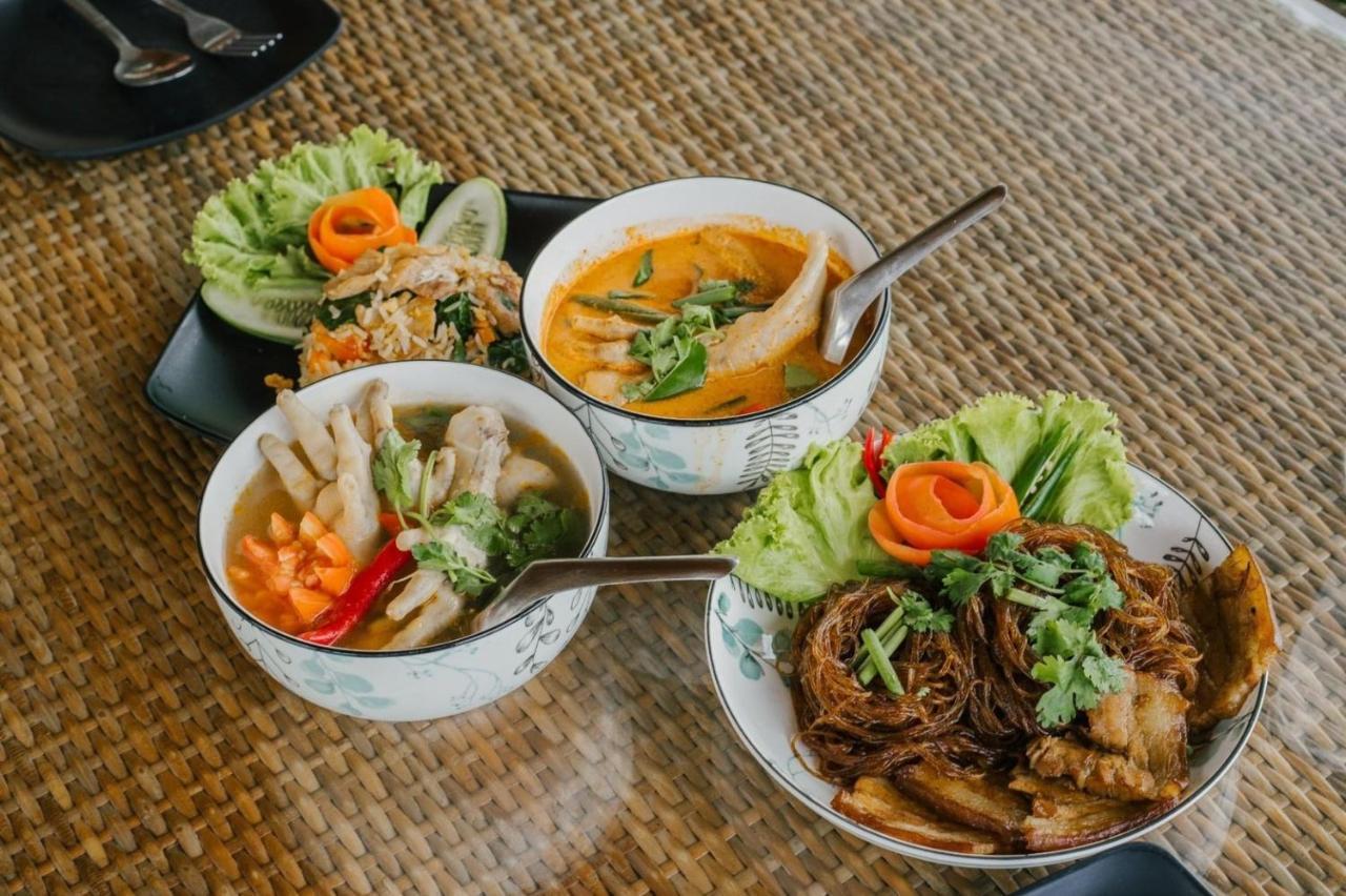 ไร่นาบัวหลวง คาเฟ่ & ฟาร์มสเตย์ Raina Bualuang Cafe & Farm Stay Ban Na No ภายนอก รูปภาพ
